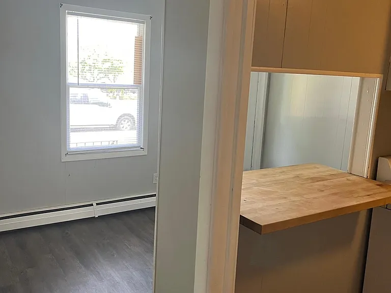 218 3rd Ave E #5 — Photo 7