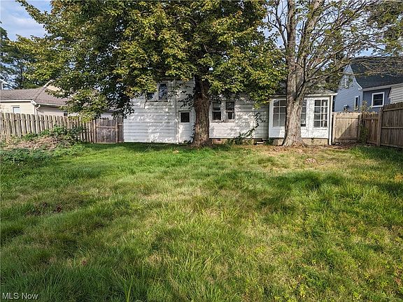 3rd image of 1520 Temple Ave