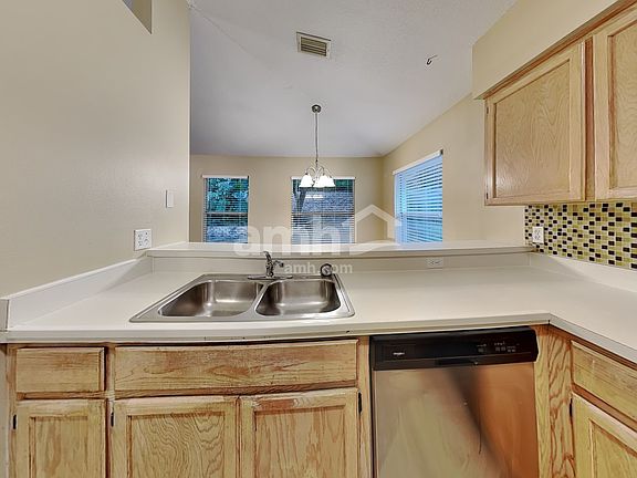 3rd image of 815 Park Trail Dr