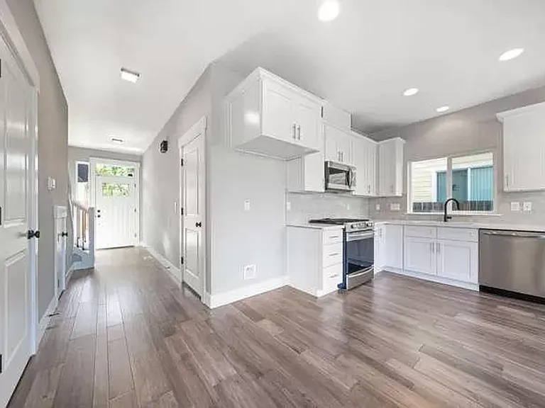 6636 SE 57th Ave — Photo 7