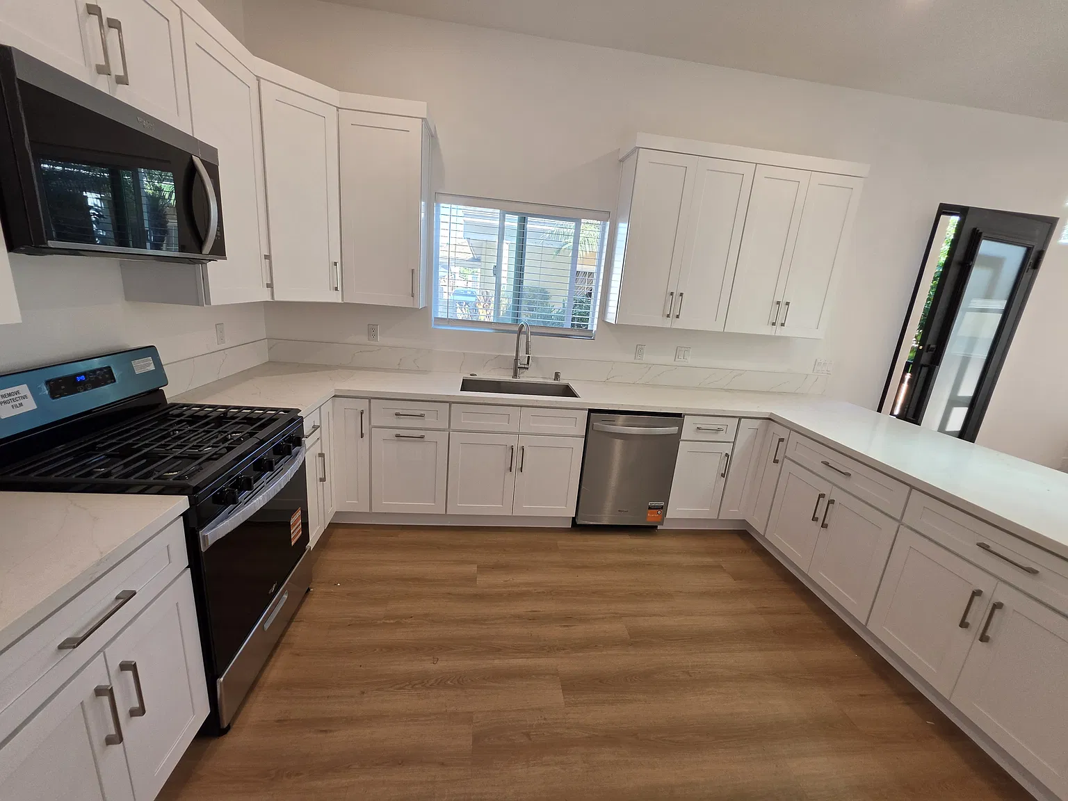 2 bed, 1000 sqft, $3,500 — Photo 1