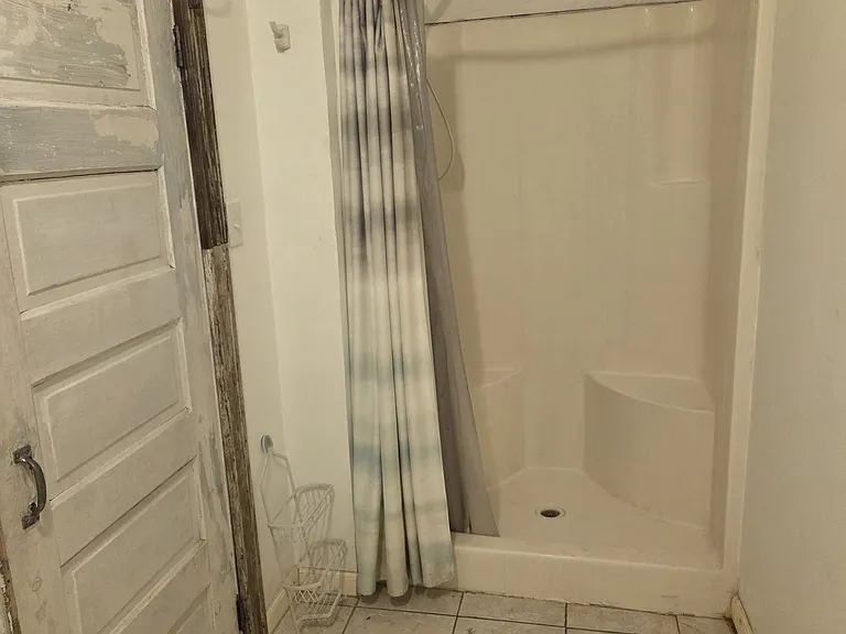 5015 La Salle St — Photo 13