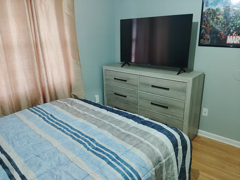Bedroom (side)