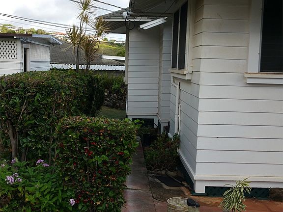 2nd image of 3876 Sierra Dr #1