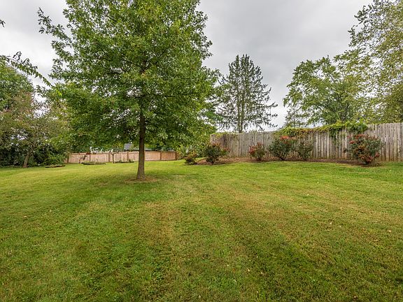 3rd image of 9232 SW Guyot Dr