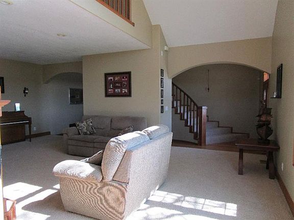 4th image of 220 Grandview Dr