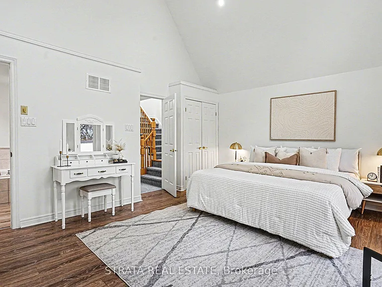 423 Manor Rd E — Photo 14