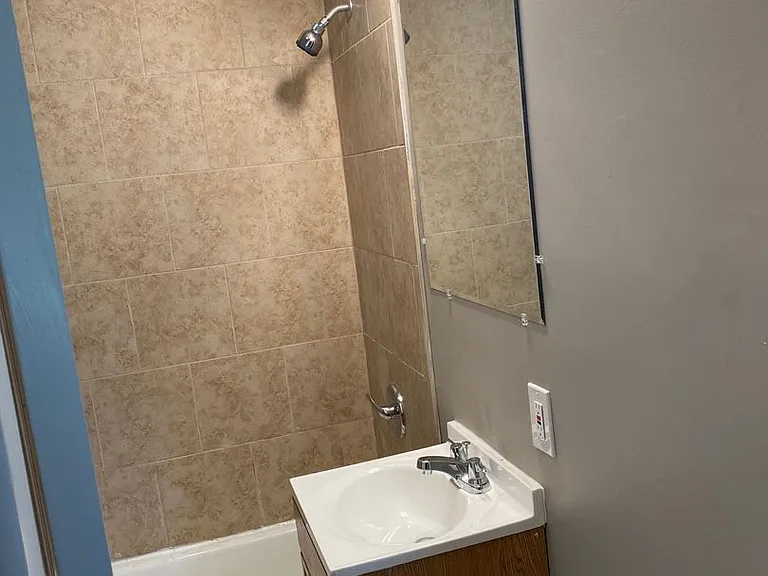 252 Roosevelt St — Photo 2