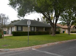 308 Drake Ln, Taylor, TX 76574