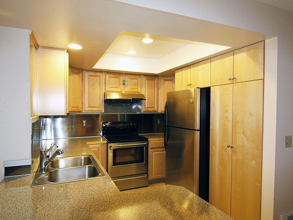 2nd image of 1372 Bellevue Way NE APT 7