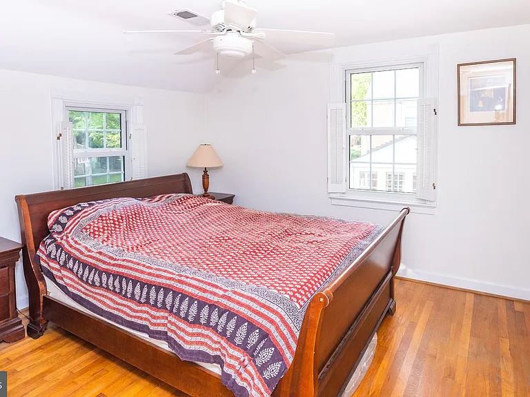 1207 N Livingston St — Photo 28