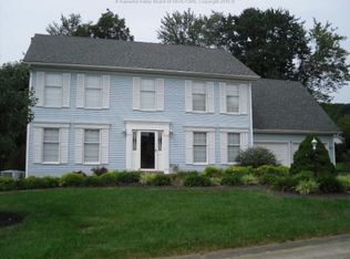 70 Willowood Cir, Hurricane, WV 25526