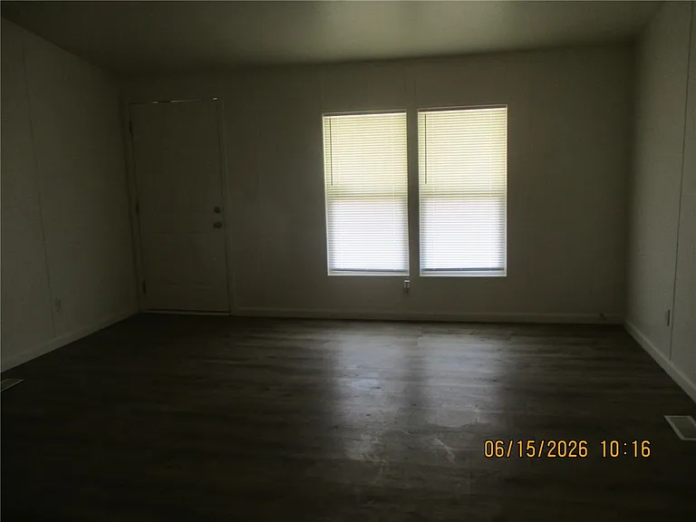 569 Harbor Dr — Photo 15