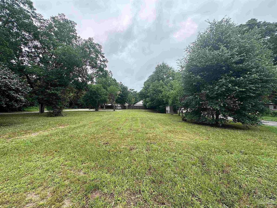 1st image of 202 Yoakum St