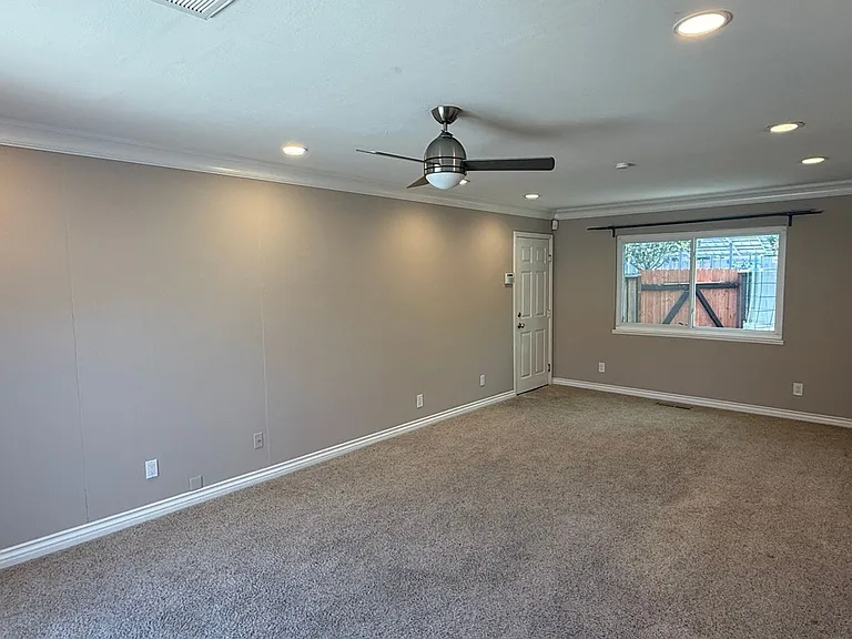 1694 Lyle Dr — Photo 7