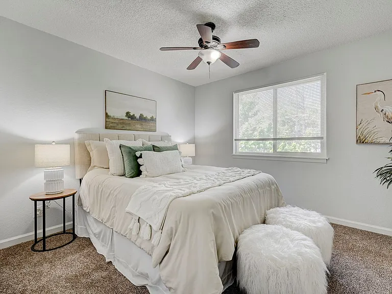 Summit View Apartments — Photo 30