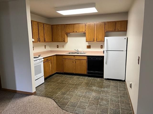 1st image of 121 County Road Qq APT B5