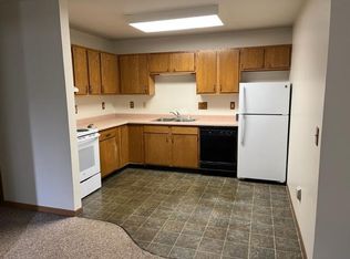 121 County Road Qq APT B5, Waupaca, WI 54981