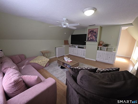 4th image of 44 Maple Avenue