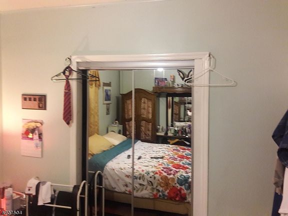 4th image of 1021 Sanford Ave
