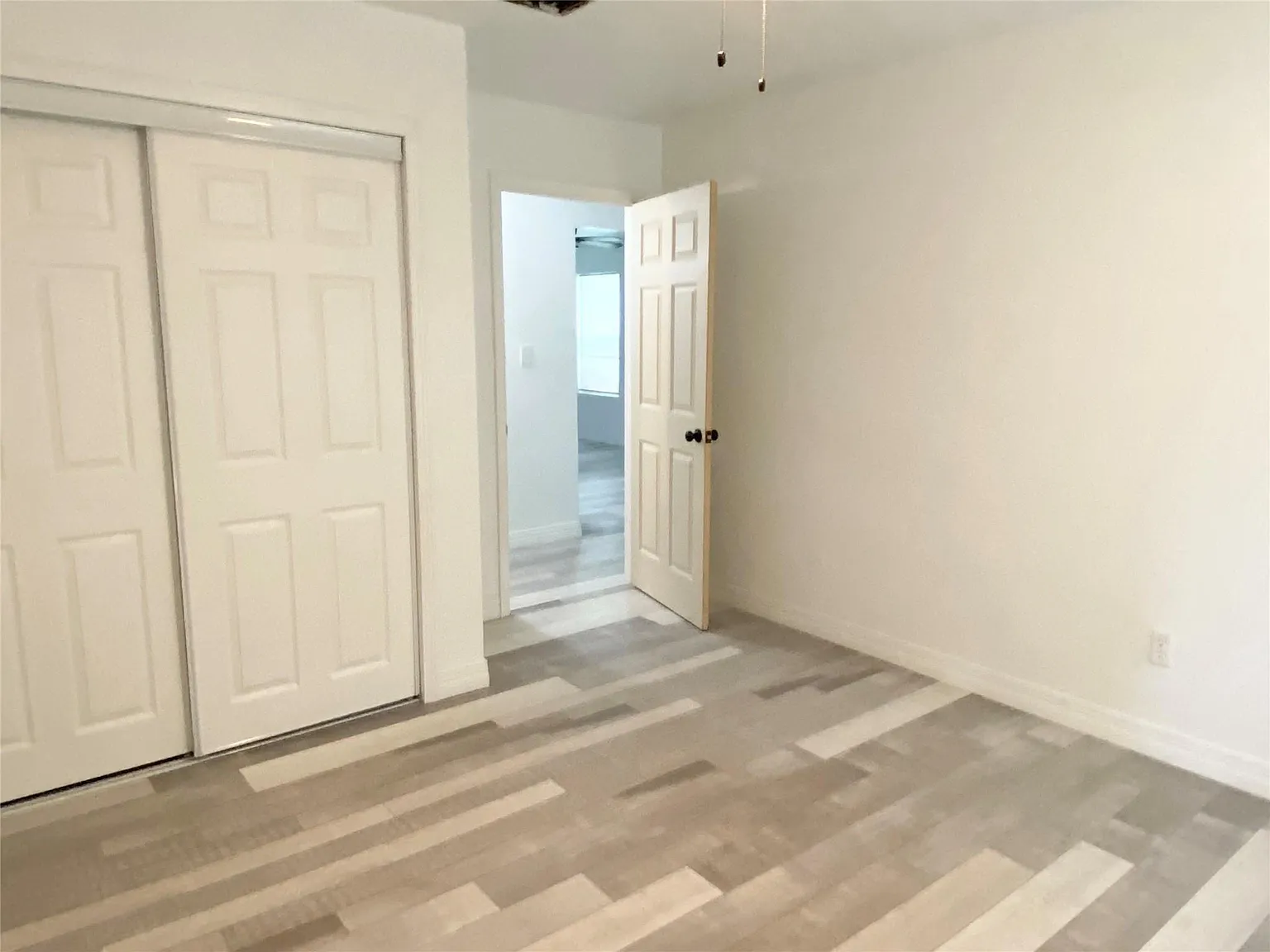 2 bed, 1.0 bath, 1522 sqft, $1,300 — Photo 4