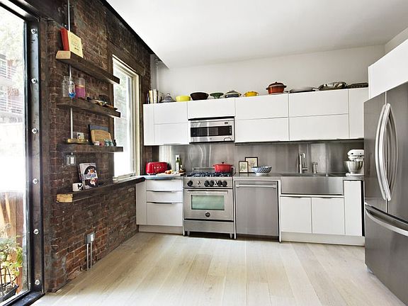3rd image of 186 E 111th St APT 1