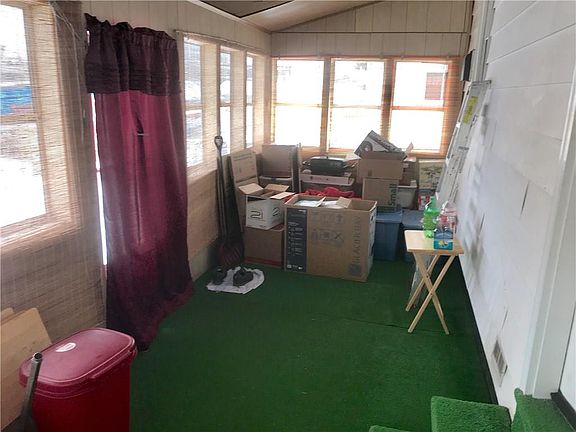 4th image of 324 Rand St
