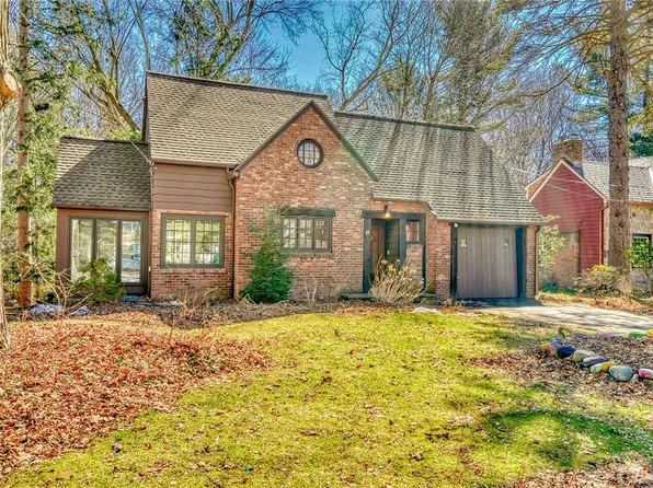 59 Stoneham Dr, Rochester, NY 14625