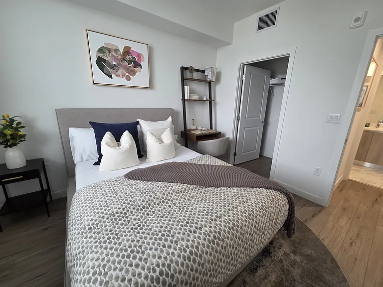 670 W 70th Pl #B1 — Photo 17