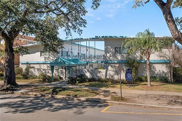 1 bed, 1.0 bath, 633 sqft, $1,700 — Photo 2