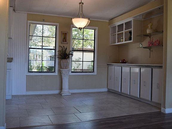 3rd image of 402 Laurie Ave