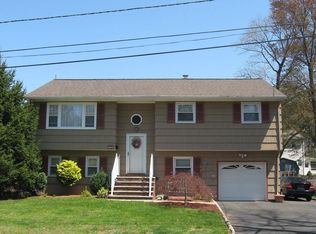 128 6th St, Middlesex, NJ 08846