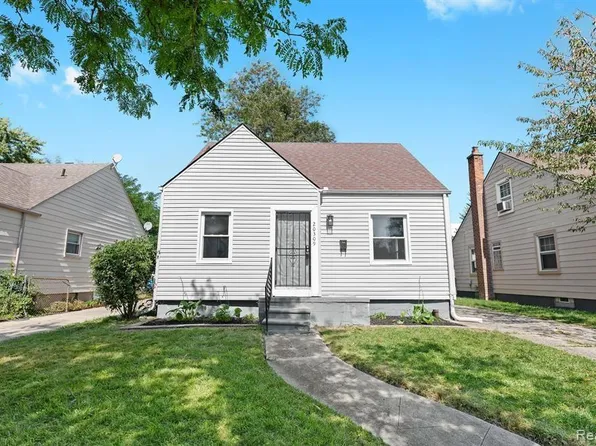 20309 Elkhart St, Harper Woods, MI 48225