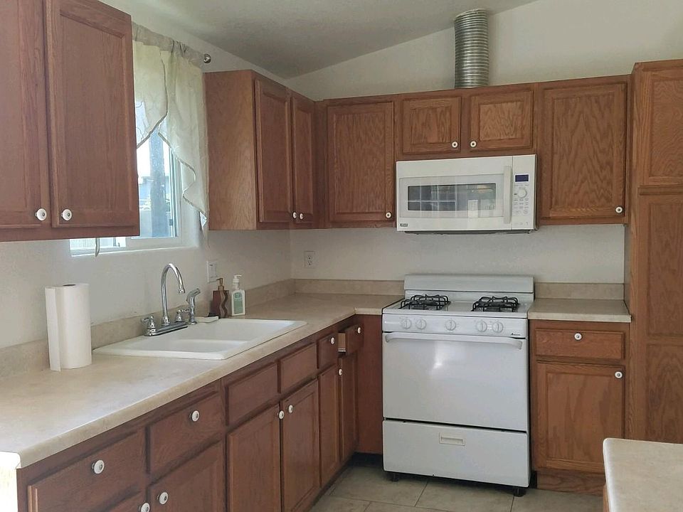2nd image of 1254 E Banyan Ave