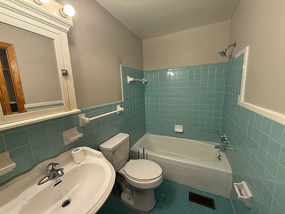 5th image of 905 Stevens Ct NE APT 2