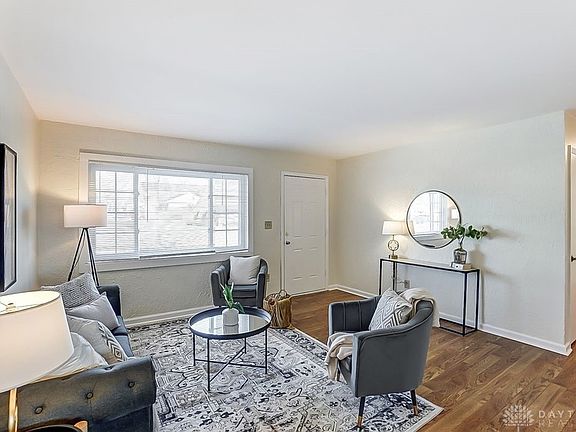 4th image of 770 Julia Dr