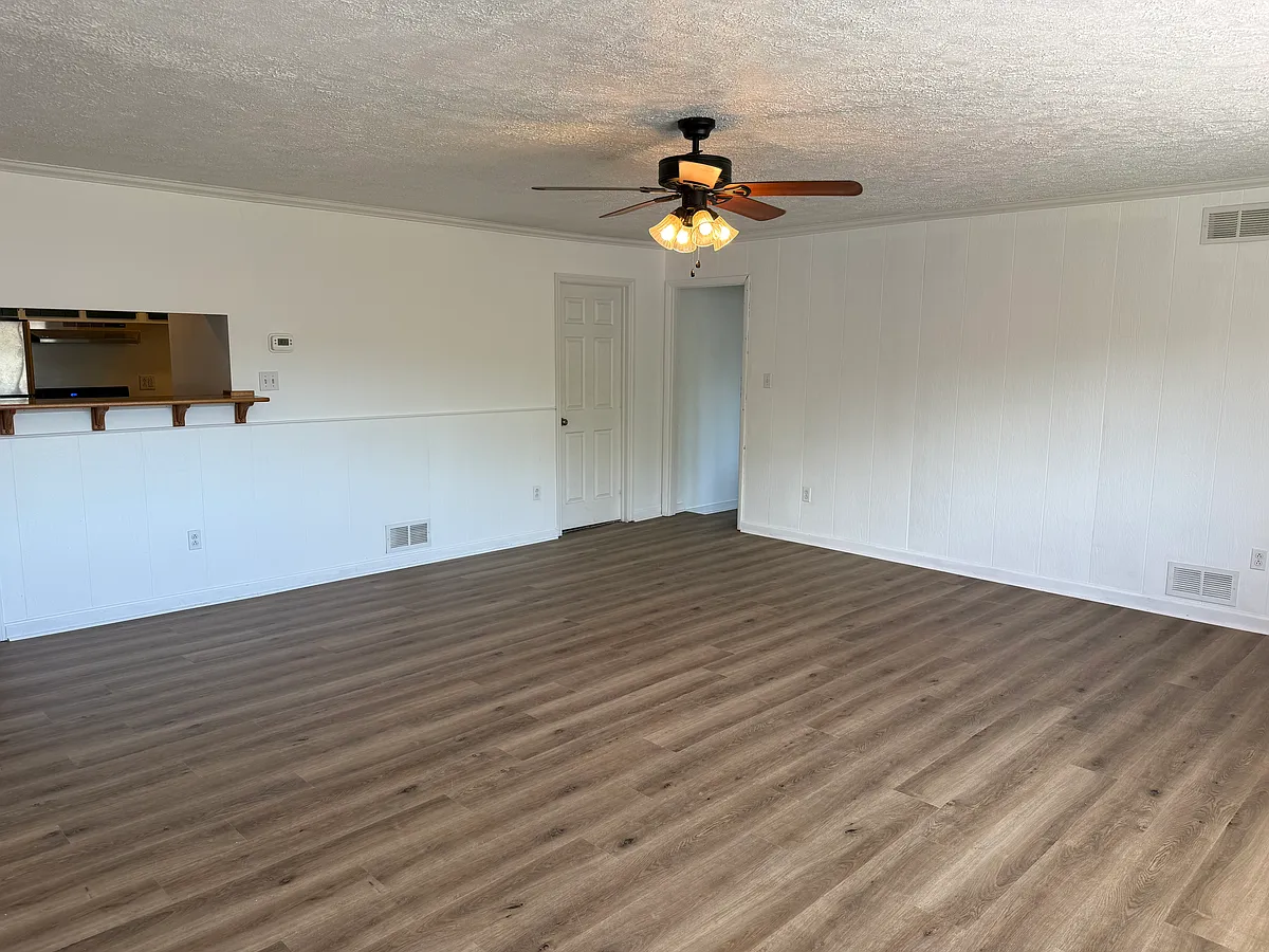 Building Photo - 1804 Vanburen St #2