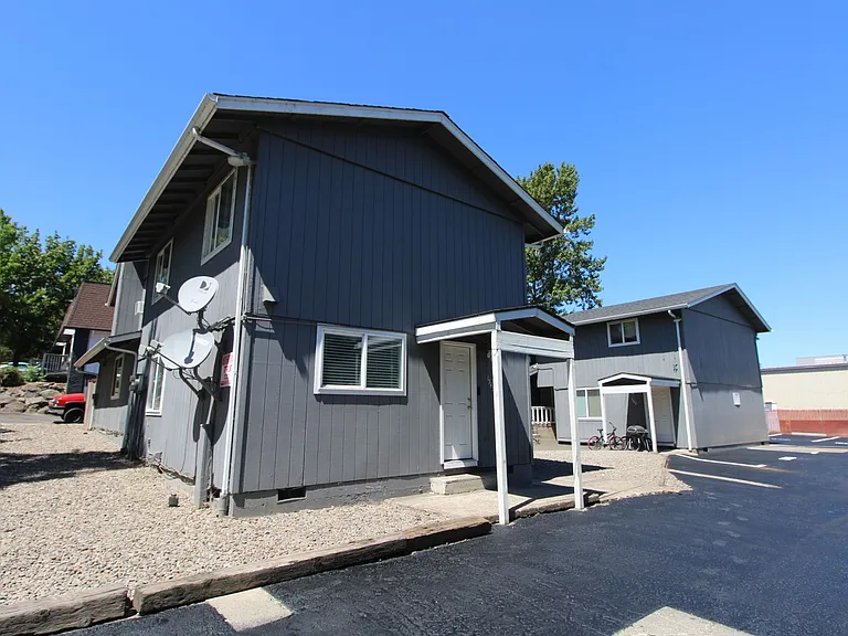 1543-1611 Salishan St SE — Photo 2