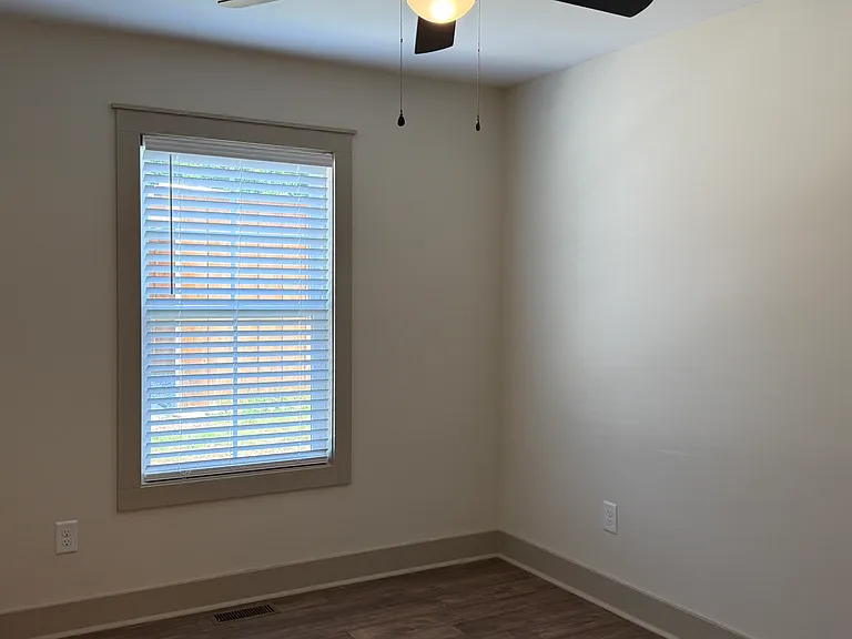 611 S Walnut St — Photo 14