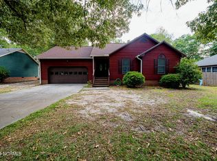 1304 Willow Springs Dr E, Richlands, NC 28574