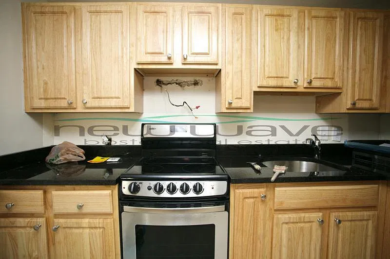 3 bed, 900 sqft, $4,600 — Photo 2