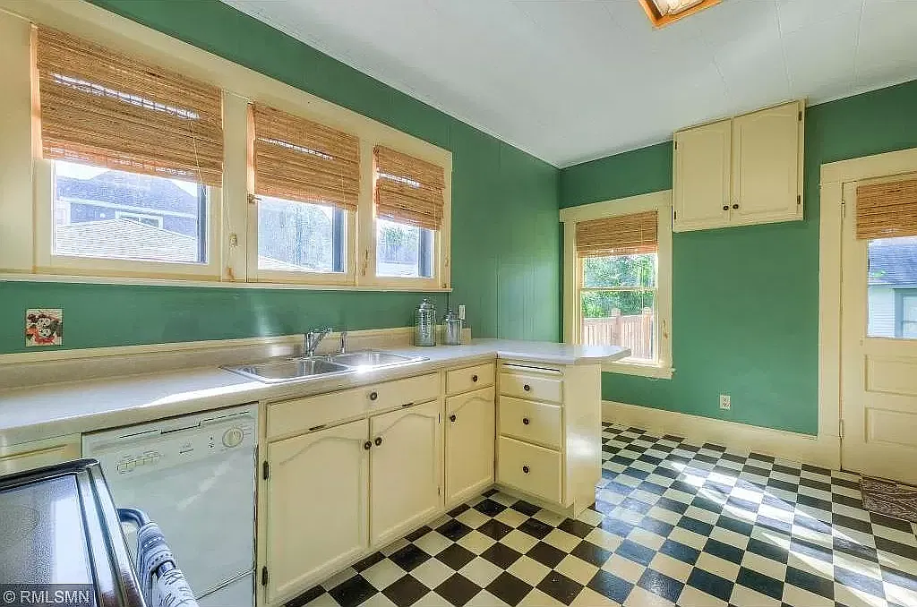 6 bed, $3,200 — Photo 4