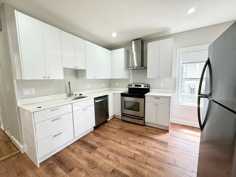 6 Cawfield St #2L — Photo 2