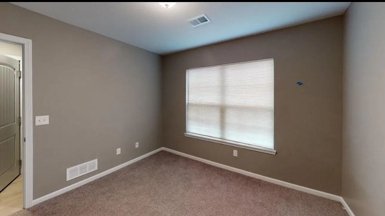 3 bed, 1250 sqft, $1,995 — Photo 2
