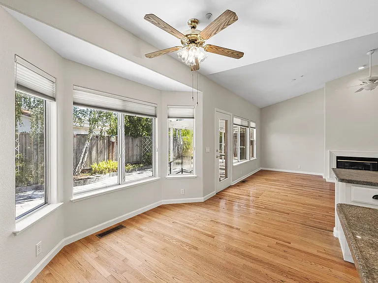 560 Diana Ave — Photo 22