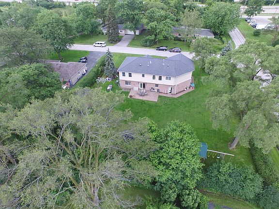 5th image of 130 Hawthorn Ln