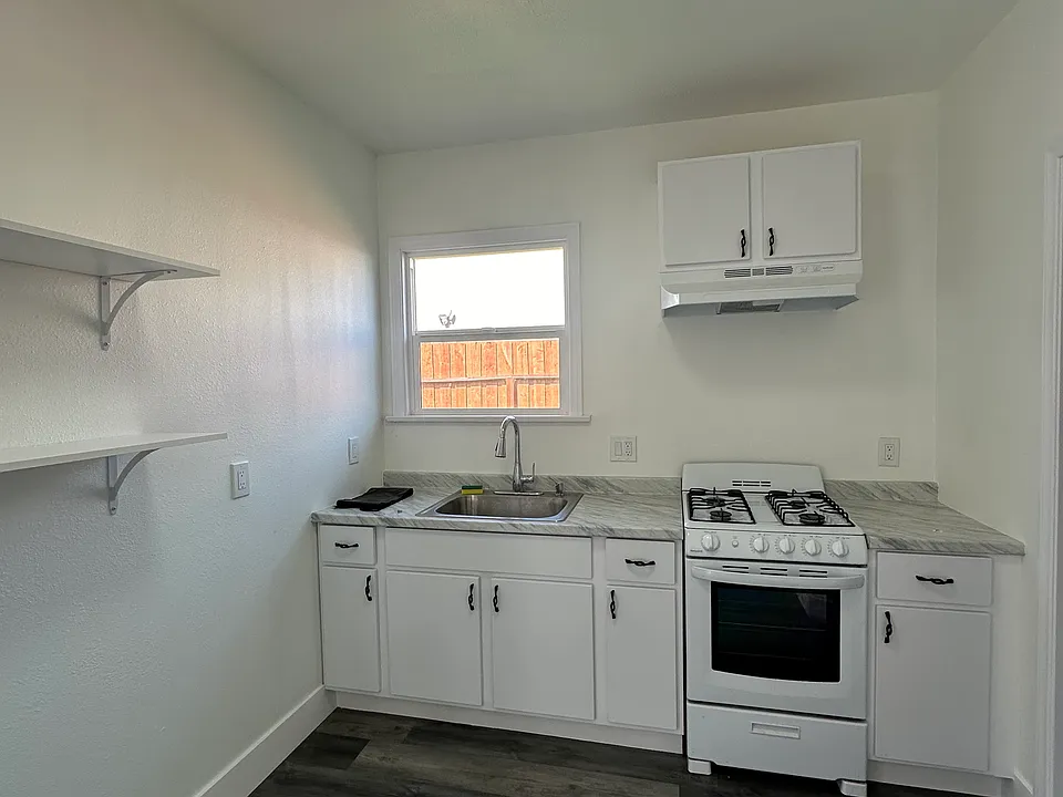 5459 Lemon Ave #C