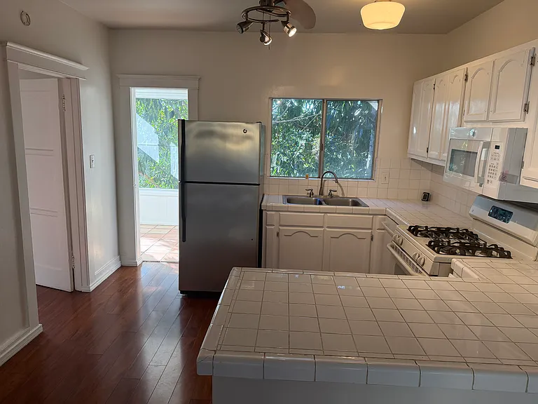 3634 Roseview Ave #1 — Photo 7
