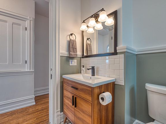 4th image of 25 Saint Johns Pl #4