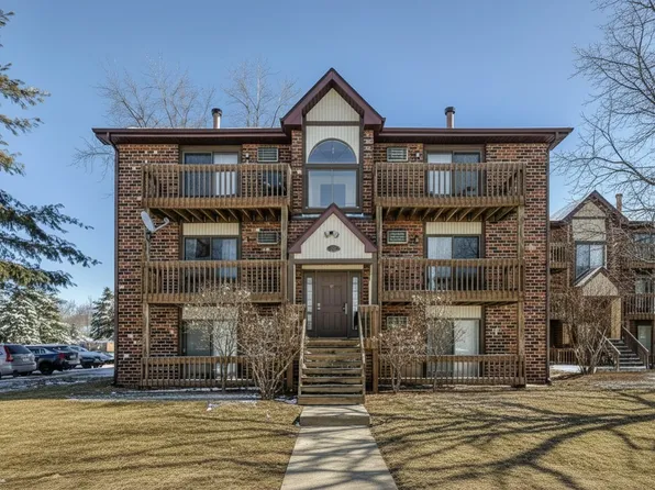 431 Berkshire Dr, Crystal Lake, IL